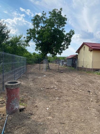 Teren de 800 mp, în Mereni (Conțești)