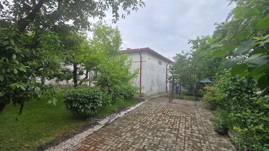 Casă cu 3 camere în Central