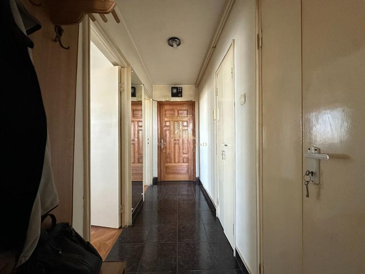 Apartament cu 3 camere semidecomandat în Astra