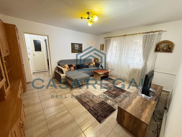 Apartament cu 3 camere semidecomandat, mobilat în Rogerius