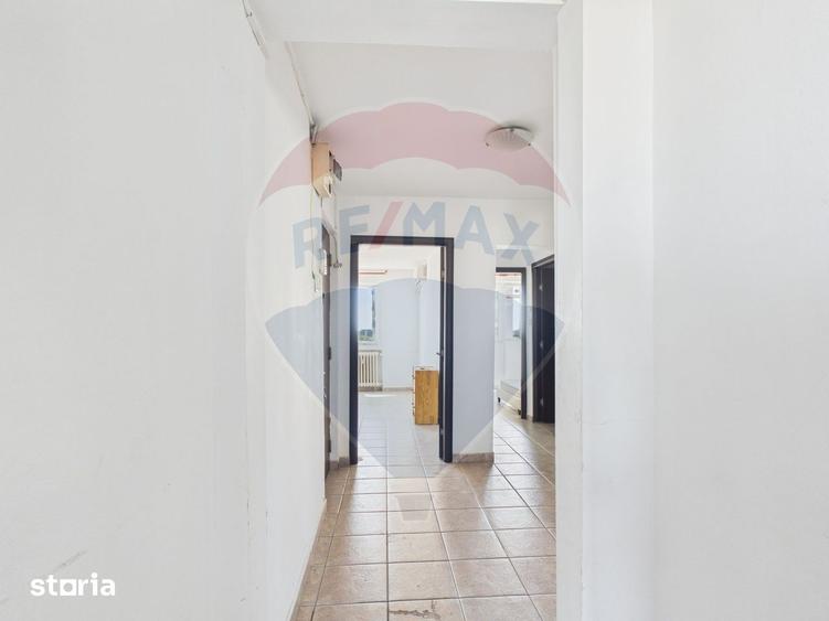 Apartament cu 4 camere, mobilat în Tei