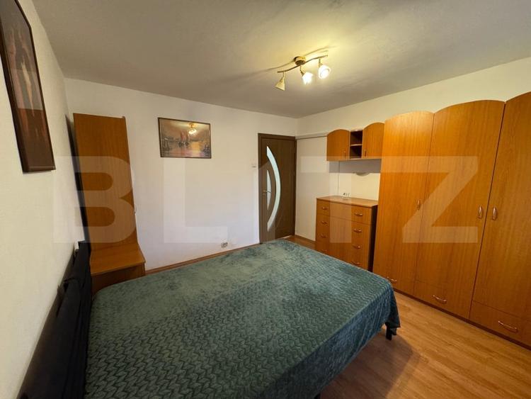 Apartament cu 3 camere decomandat, mobilat în Craiovița Nouă