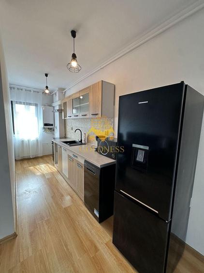 Apartament cu 3 camere semidecomandat, mobilat în Central