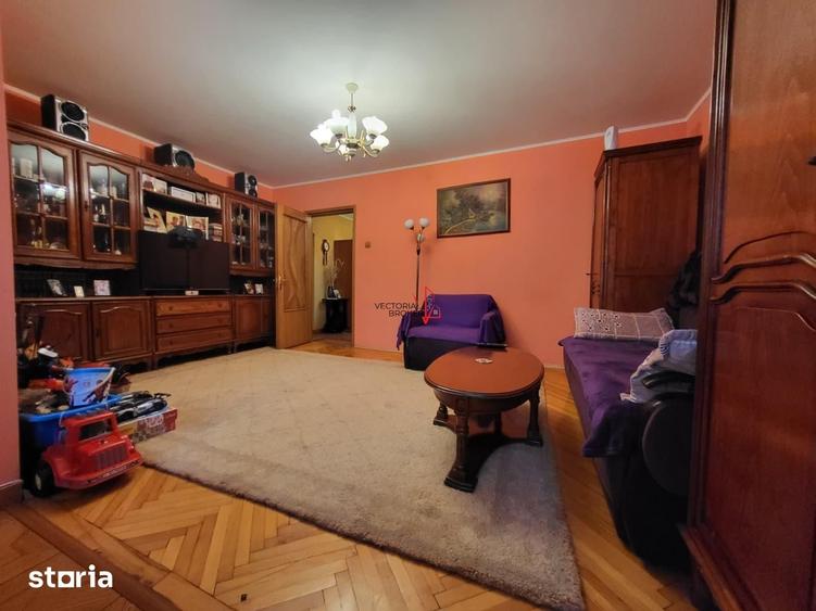 Apartament cu 4 camere decomandat în Titan