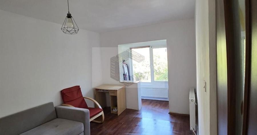 Apartament cu 3 camere decomandat, mobilat în Girocului