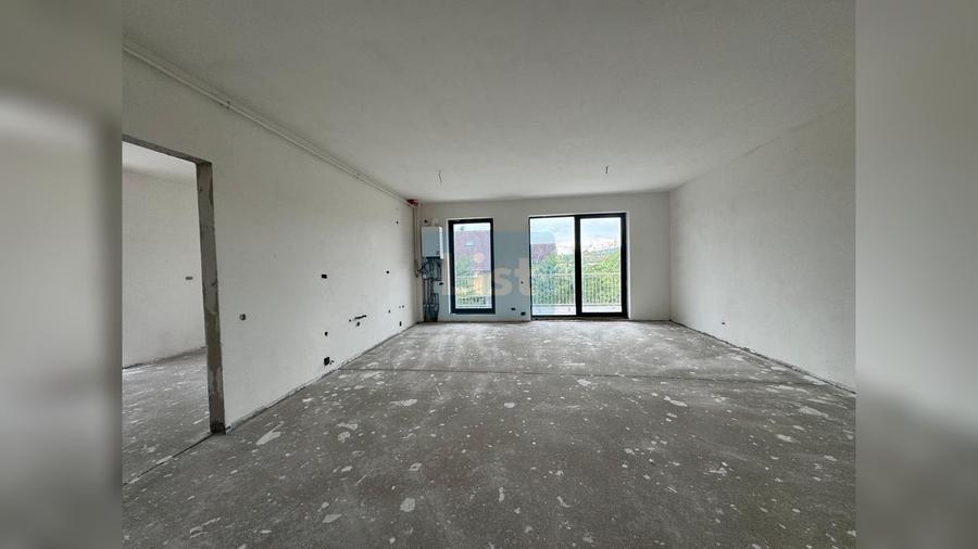 Apartament cu 3 camere semidecomandat în Central