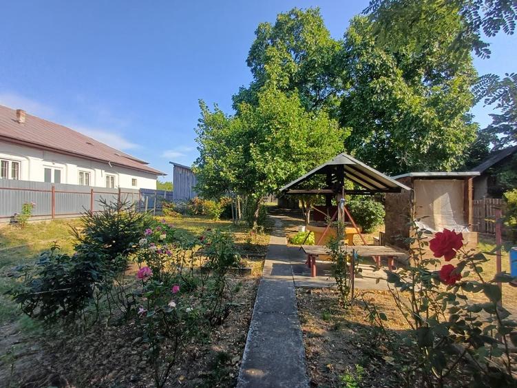 Casă cu 4 camere în Popești