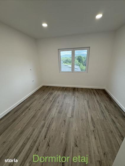 Casă cu 5 camere cu Teren 320 Mp în Traian