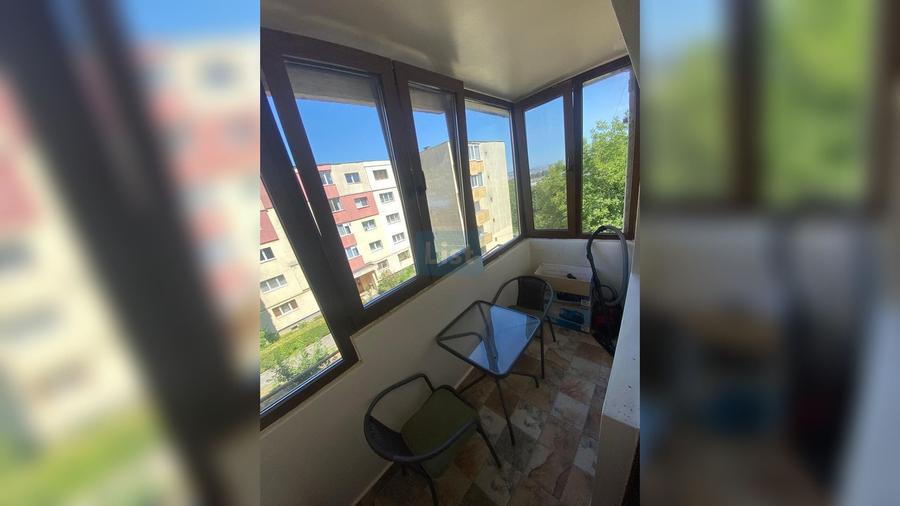 Apartament cu 3 camere semidecomandat, mobilat în Zorilor