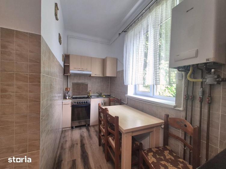 Apartament cu 2 camere decomandat în Tractorul