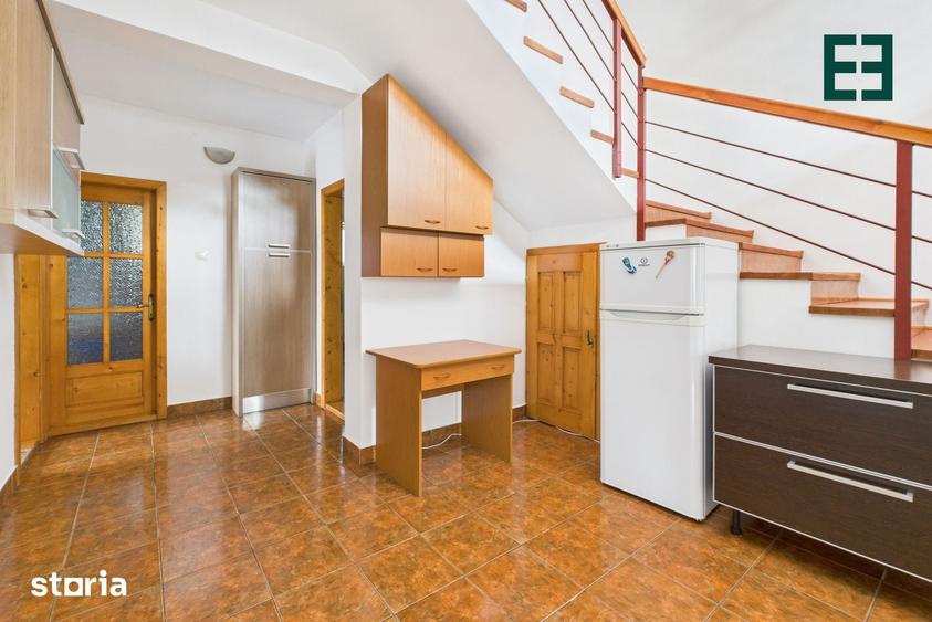 Casă cu 8 camere cu Teren 1080 Mp în Bujac