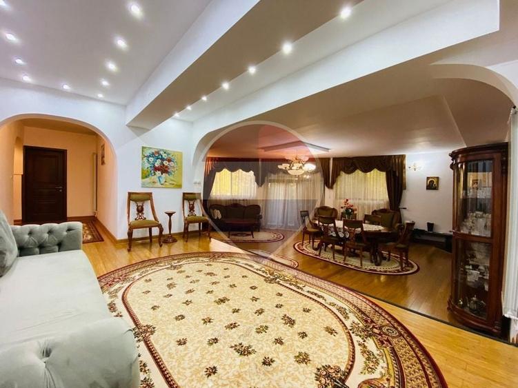 Casă individuală cu 14 camere cu Piscina în Nord