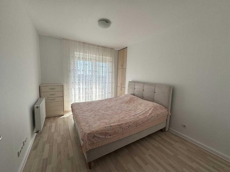 Apartament cu 3 camere semidecomandat în Titan