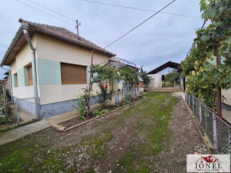 Casă individuală cu 4 camere cu Canalizare în Obreja