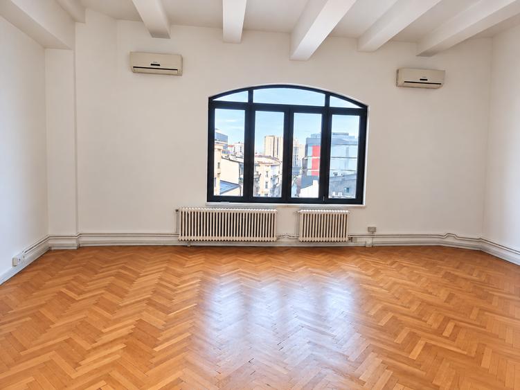 Birou, de 66.400001525879 mp, în Universitate