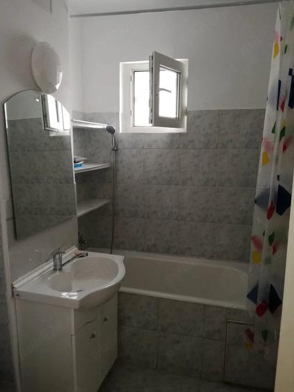 Apartament cu 3 camere decomandat în Podu Roș