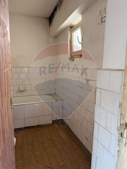 Apartament cu 5 camere decomandat în Central