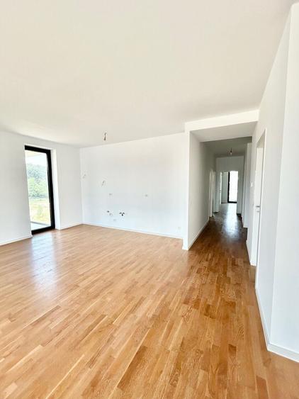 Apartament cu 4 camere decomandat în Băneasa