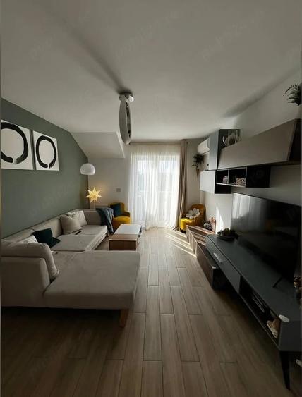 Apartament cu 4 camere semidecomandat în Telegrafului
