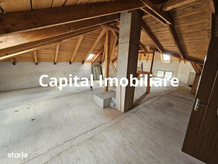 Casă cu 4 camere în Roman
