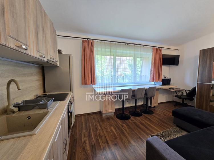 Apartament cu 3 camere semidecomandat, mobilat în Zorilor