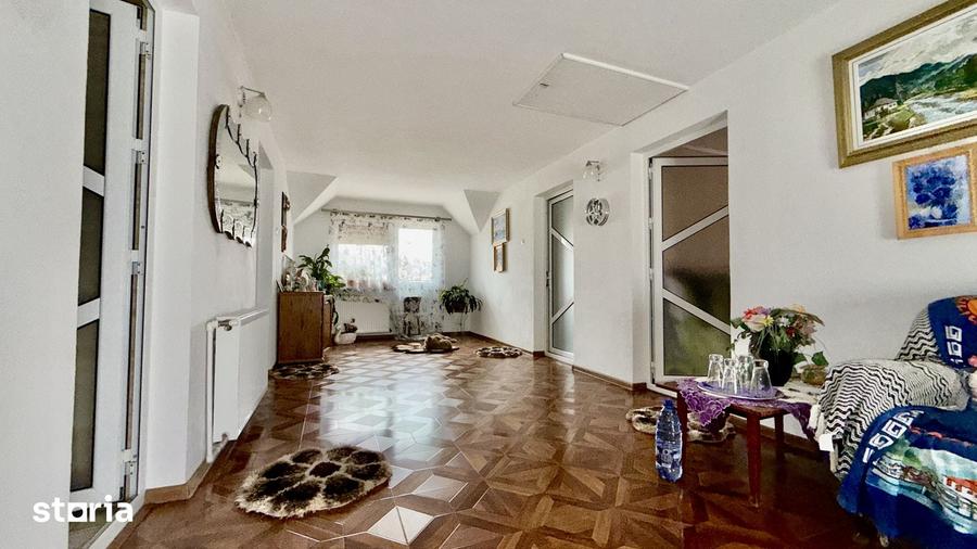 Casă cu 5 camere cu Teren 3000 Mp în Budești