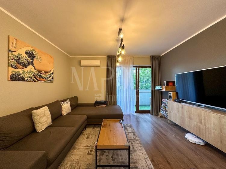 Apartament cu 3 camere semidecomandat în Europa