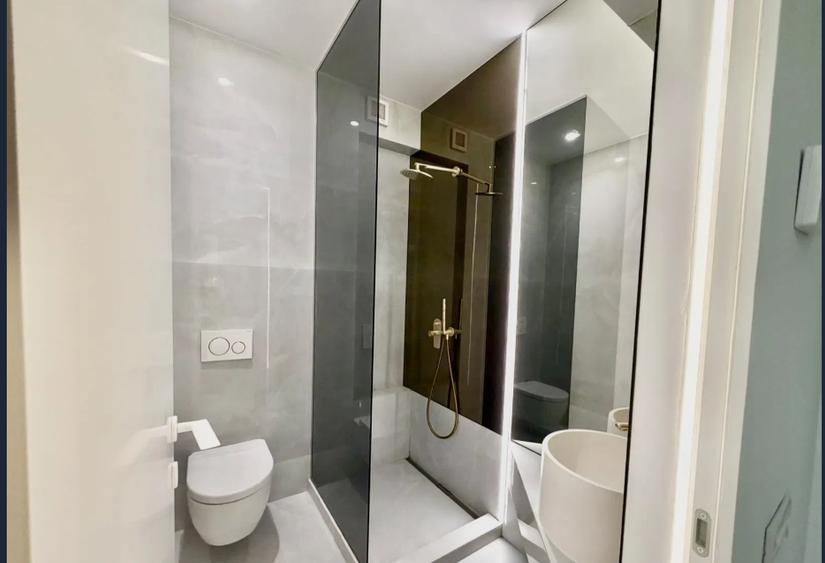 Apartament cu 3 camere semidecomandat în Pipera