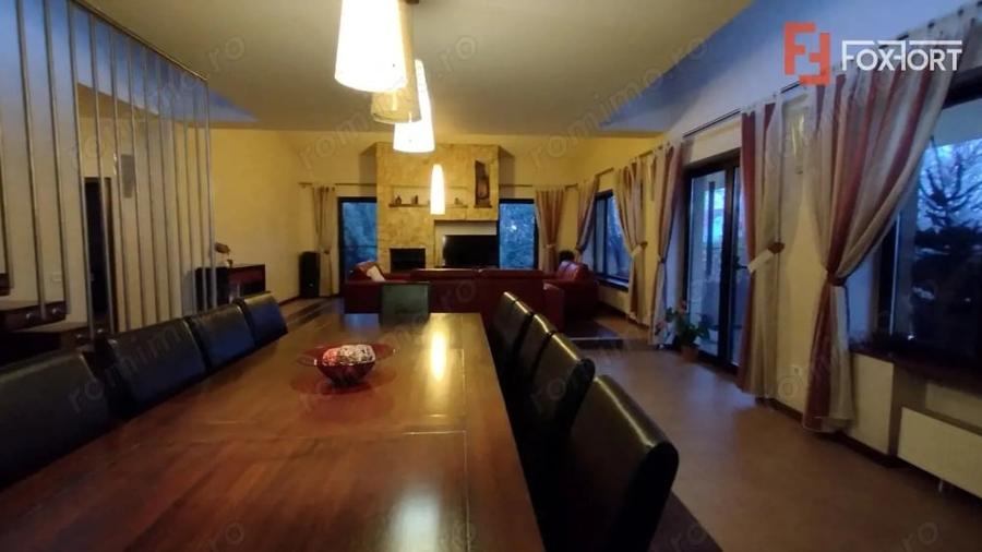 Casă cu 6 camere cu Teren 696 Mp în Ronaț