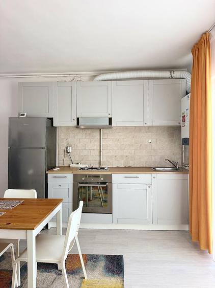 Apartament cu 3 camere semidecomandat în Drumul Taberei