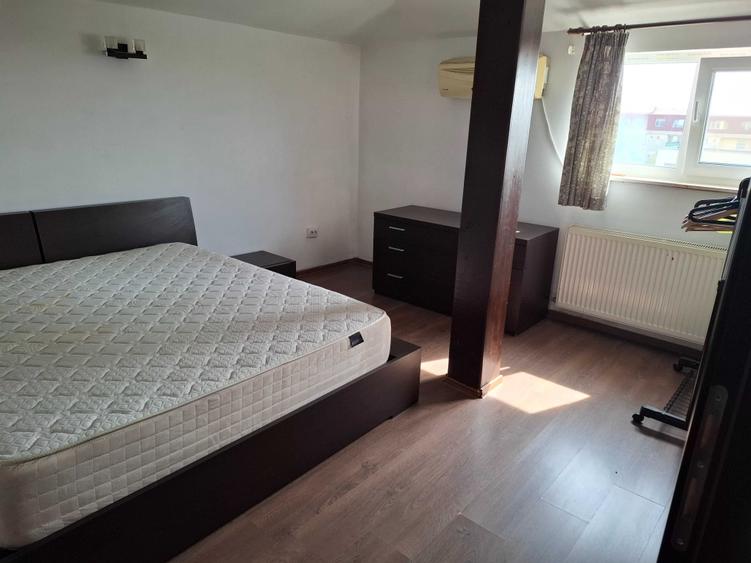 Apartament cu 3 camere semidecomandat în Bucureștii Noi