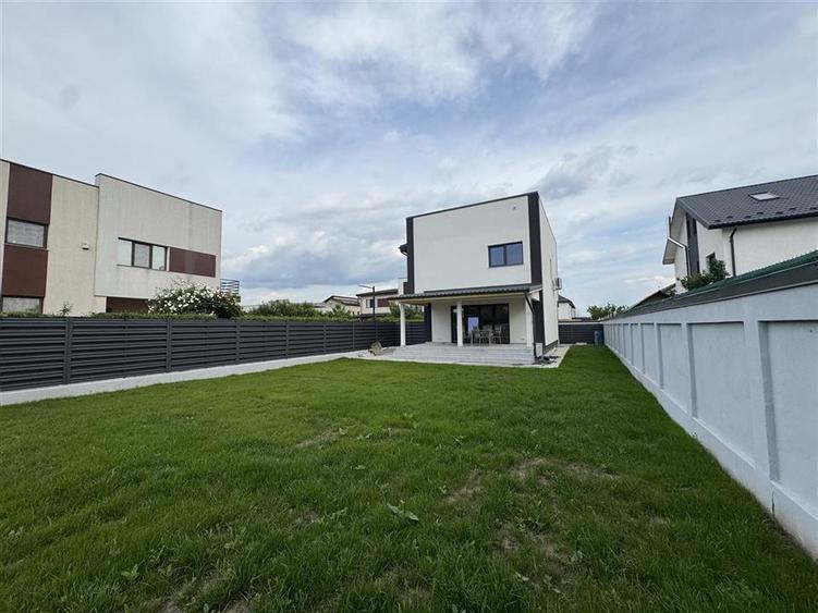 Casă individuală cu 4 camere cu Teren 500 Mp în Central