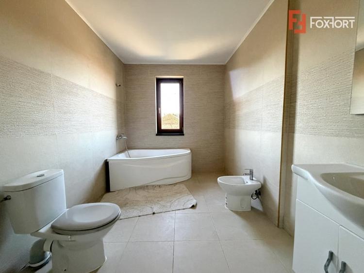 Casă individuală cu 5 camere cu Garaj în Sânandrei