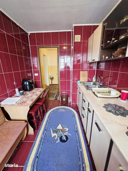 Apartament cu 3 camere semidecomandat, mobilat în Central