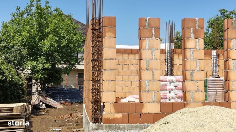 Casă cu 4 camere în Dudu