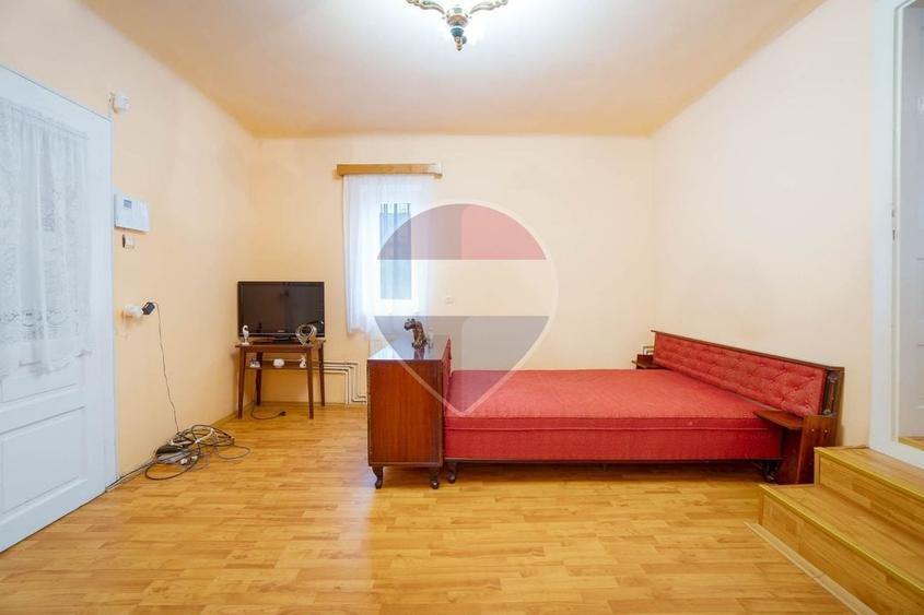 Casă individuală cu 4 camere cu Teren 1680 Mp în Stupini