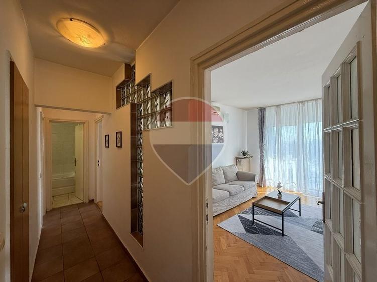 Apartament cu 3 camere semidecomandat, mobilat în Națiunile Unite