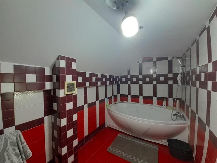 Casă cu 6 camere cu Teren 155 Mp în Tătărași