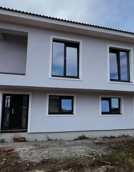 Duplex cu 4 camere cu Canalizare în Șura Mică