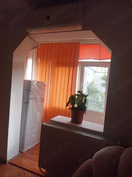 Apartament cu 2 camere semidecomandat în Craiovița Nouă