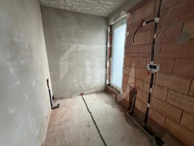 Apartament cu 4 camere semidecomandat în Mărăști