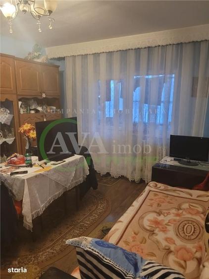 Apartament cu 3 camere semidecomandat în Central