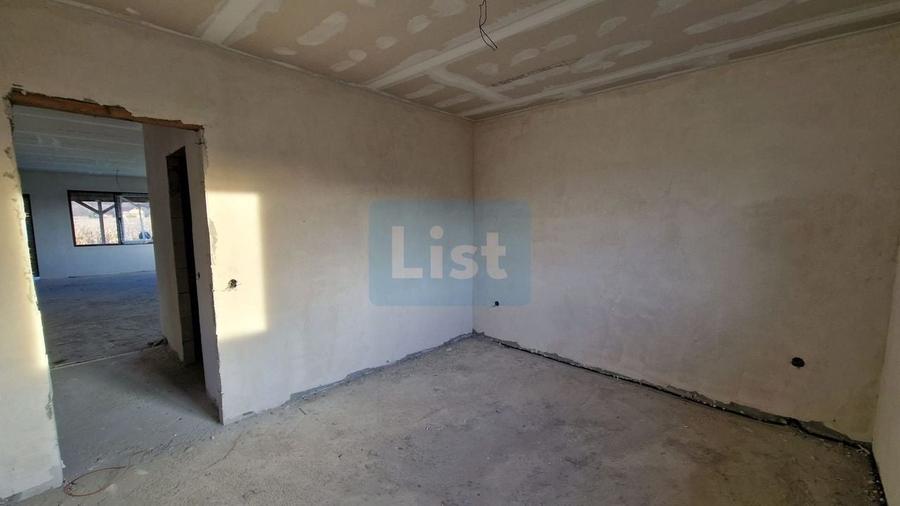 Casă cu 3 camere cu Teren 900 Mp în Cătălina