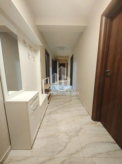Apartament cu 4 camere decomandat în Central