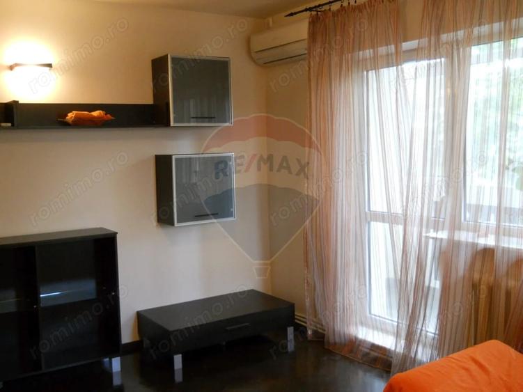 Apartament cu 4 camere decomandat în Târgu Cucu