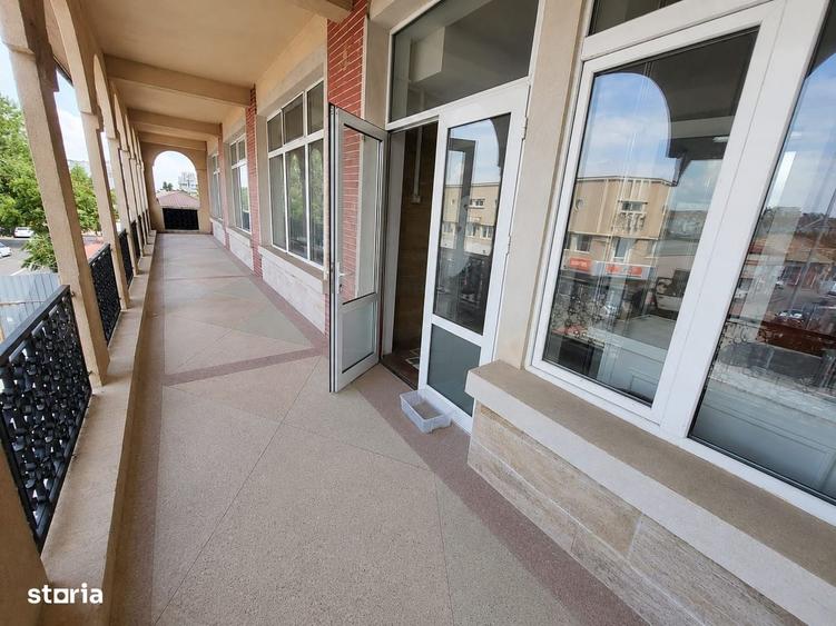 Spațiu comercial, de 974 mp, în Piața Centrală