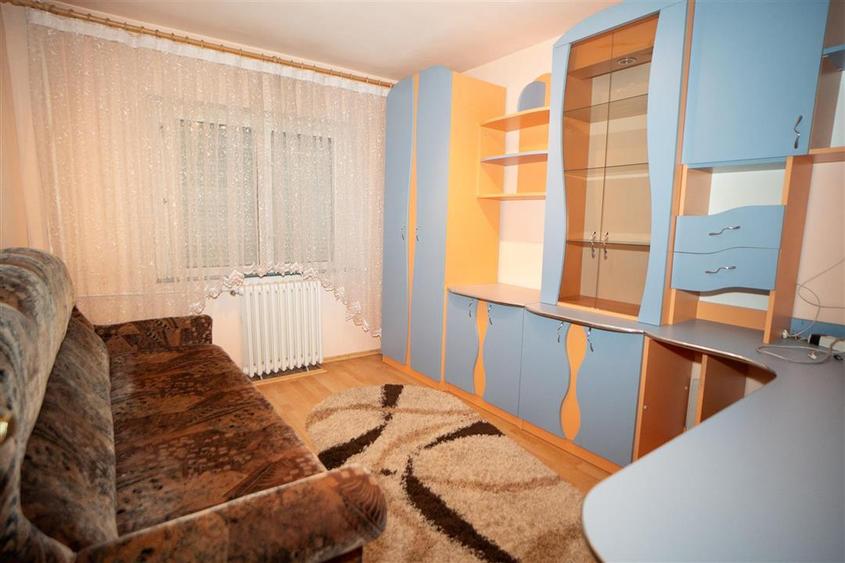 Apartament cu 3 camere decomandat în Nufărul