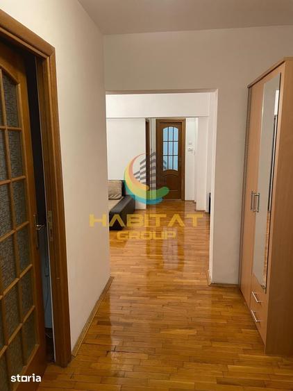 Apartament cu 3 camere semidecomandat în Tineretului