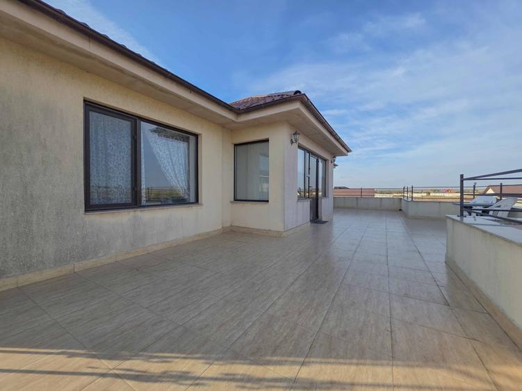 Casă individuală cu 6 camere cu Garaj în Corbu