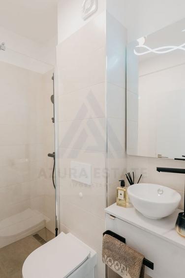 Apartament cu 5 camere decomandat în Cristian